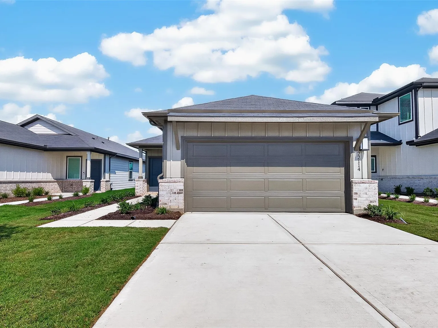 3 bed, 2.0 bath, 1830 sqft, $1,900 — Photo 1