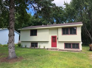 1607 Highway 96 E, Saint Paul, MN 55110