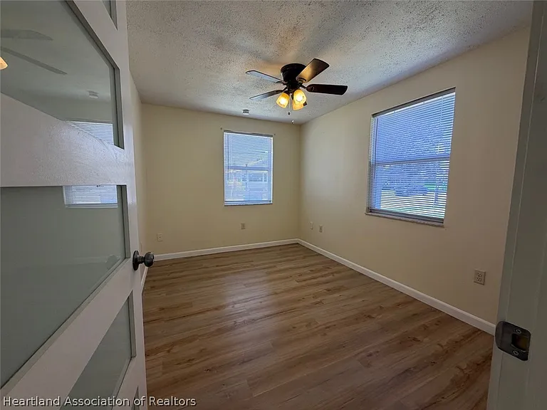 649 N Pine St — Photo 10