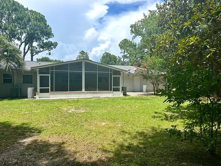 1 Buckingham Way — Photo 27
