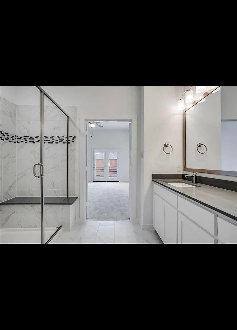 1554 Ludlow St — Photo 3