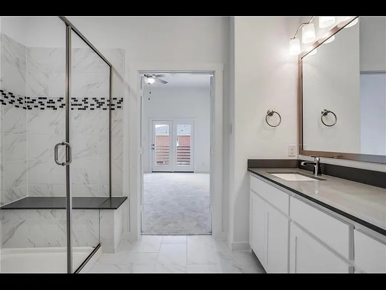 1554 Ludlow St — Photo 3