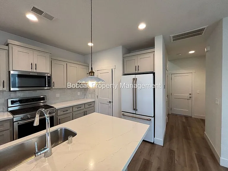 1287 Grove St — Photo 8