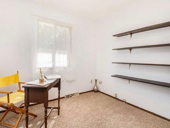 5th image of 215 Maplewood Ave