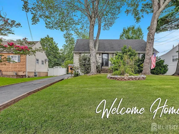 22 Westbury Rd, Iselin, NJ 08830
