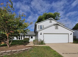 205 S Cross Trl, McHenry, IL