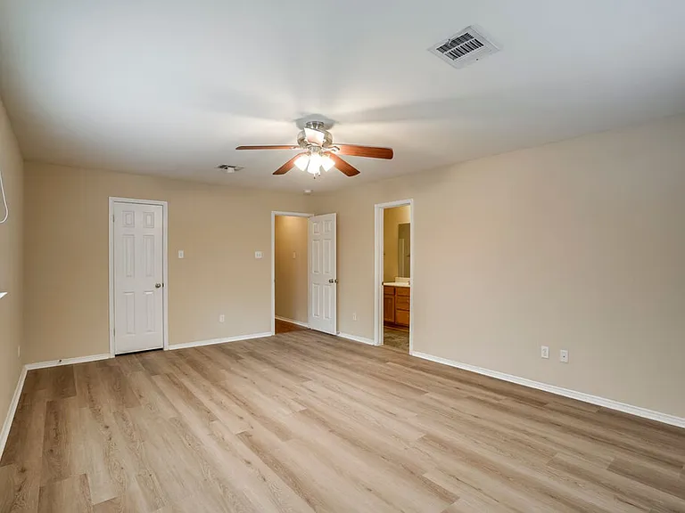 2101 Deer Creek Trl — Photo 11