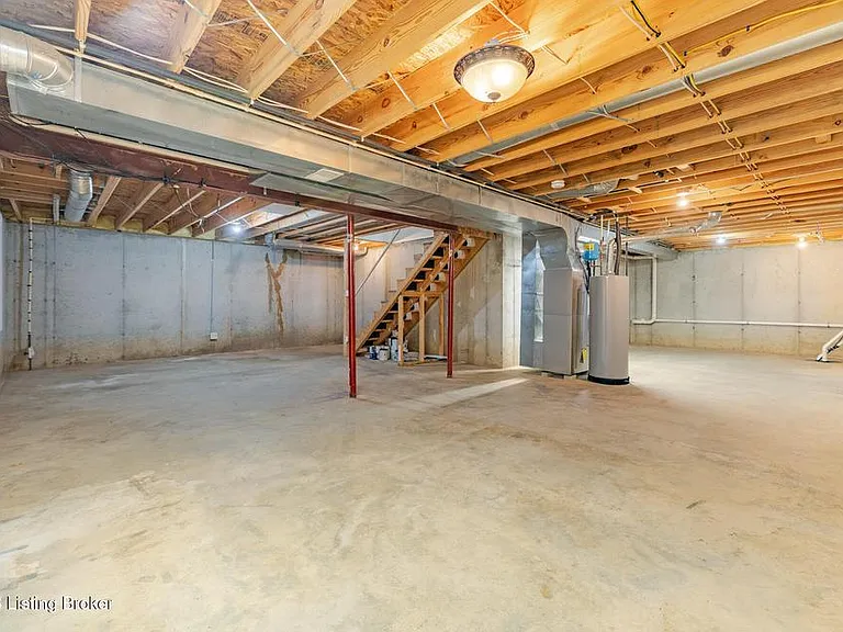 11302 Sullivan Ct — Photo 12