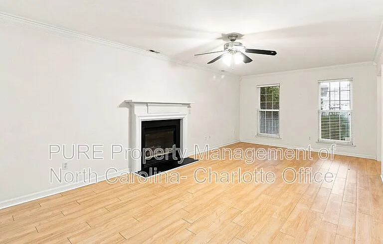4423 Cades Cove Dr — Photo 2