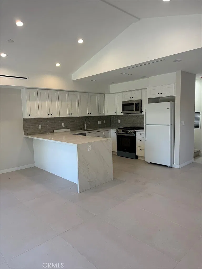 2 bed, 2.5 bath, 1100 sqft, $3,999 — Photo 4