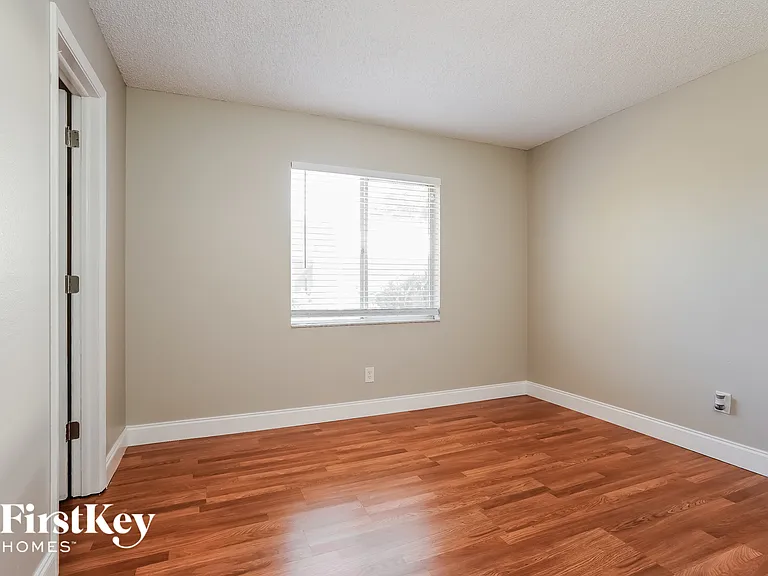 18185 Dupont Dr — Photo 11