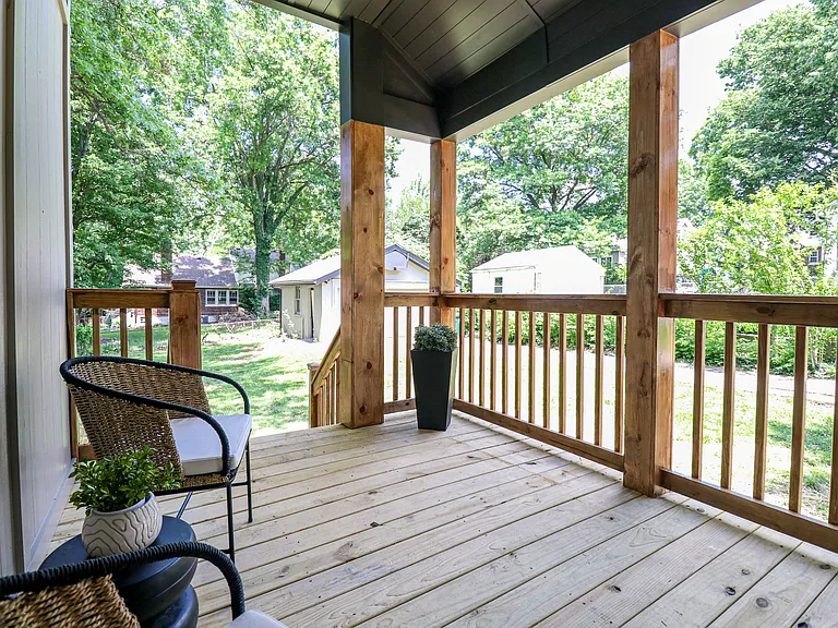 3020 Daytona Ave — Photo 3