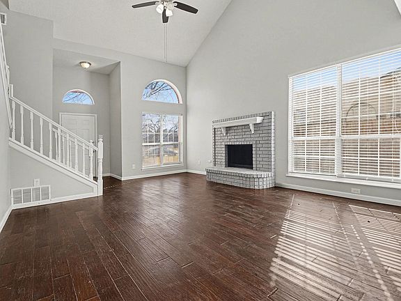 3rd image of 2102 Ridgecliff Dr