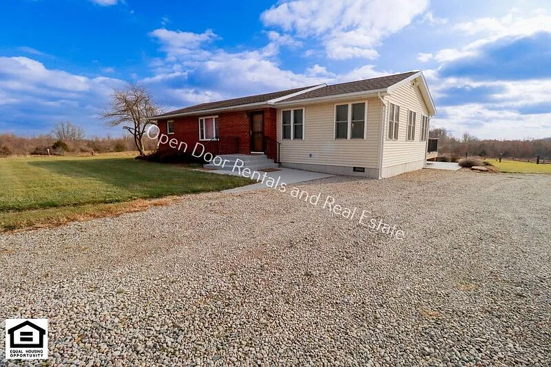 2 bed, 1.0 bath, 1344 sqft, $2,000 — Photo 3