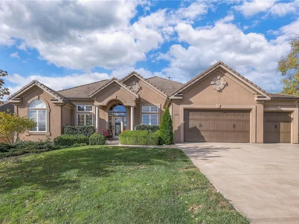 106 S Westglen Dr, Raymore, MO 64083