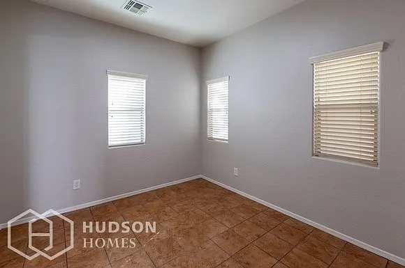 504 N Citrus Ln — Photo 3