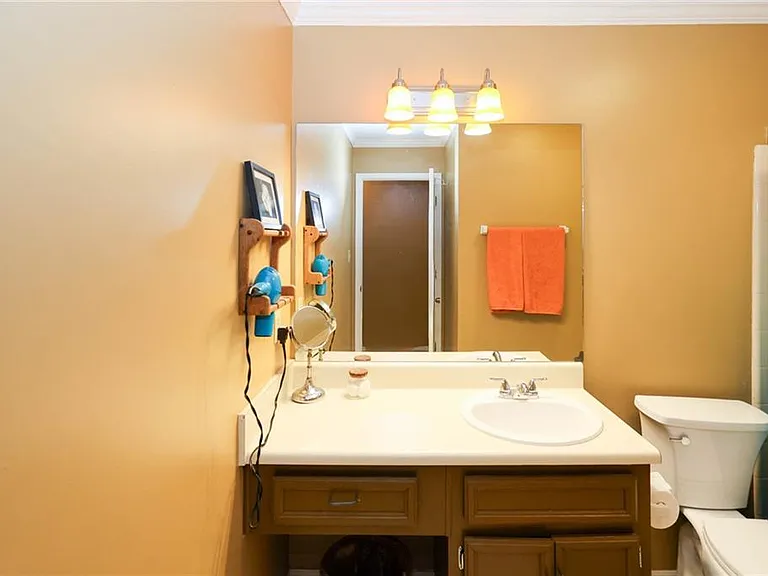 402 Olde Mill Ln — Photo 32