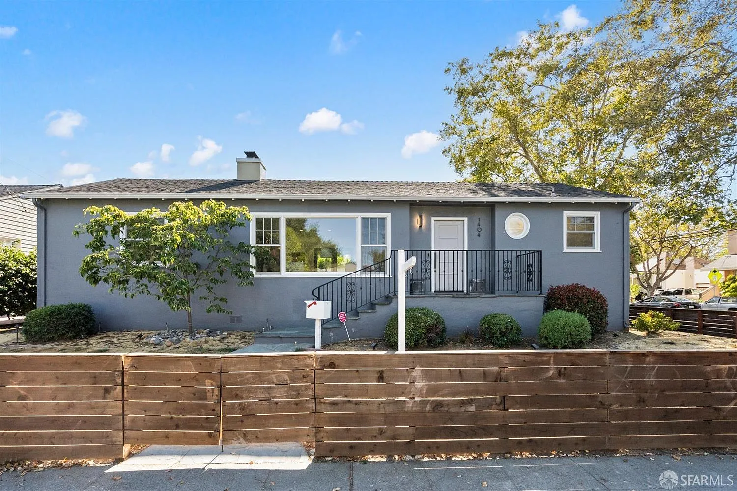 1404 Maple St photo 1