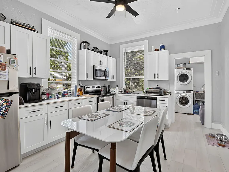 2465 Taylor St — Photo 12