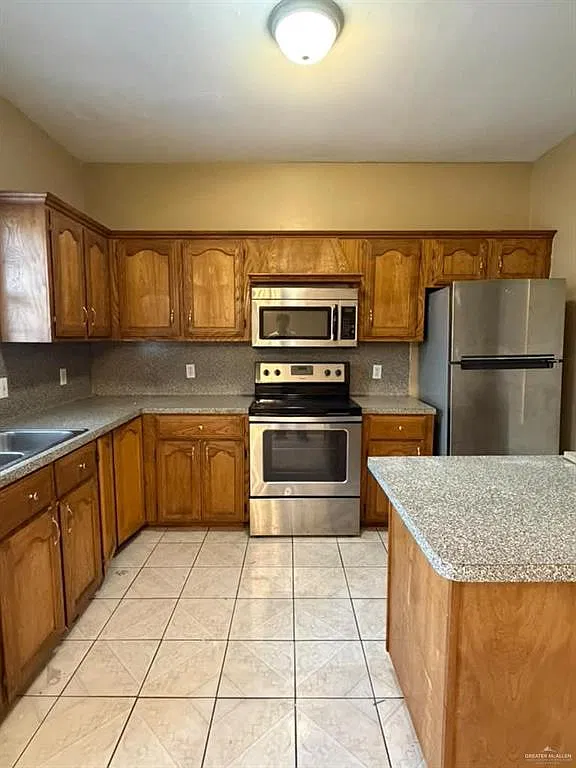 2 bed, 2.0 bath, 1258 sqft, $975 — Photo 3