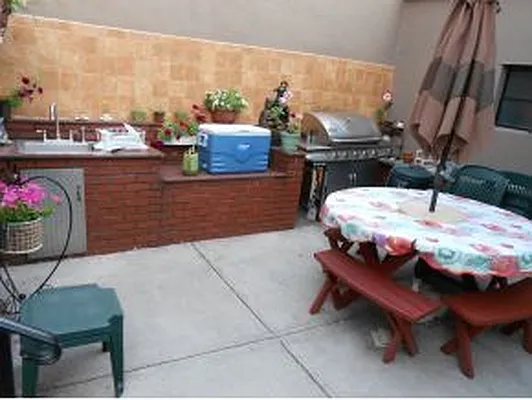Sold by Superior Realty Service | media 2
