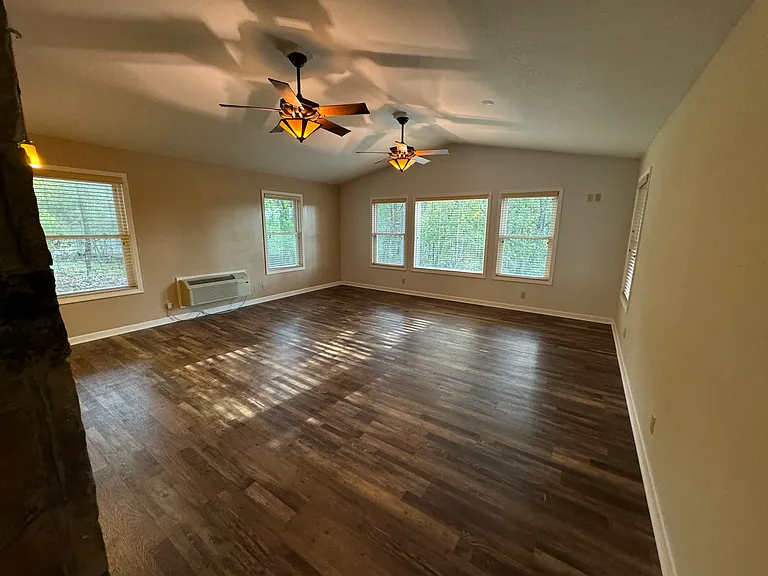 234 Amherst Ln — Photo 6