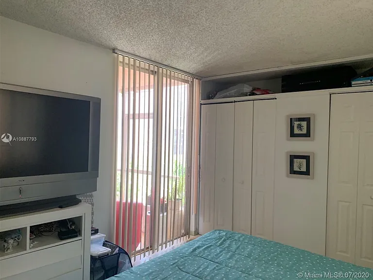 19821 SW 114th Ave #120 — Photo 8