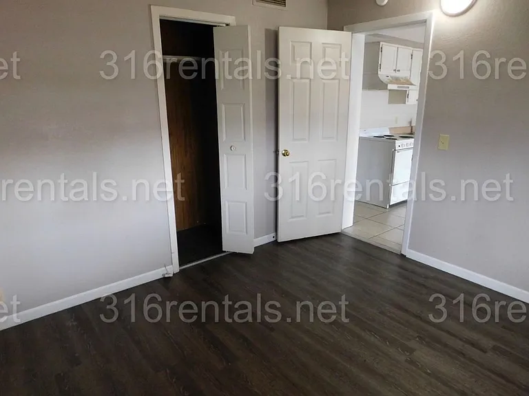 Broadview Apartments — Photo 10