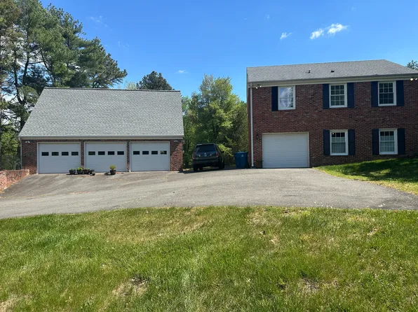 703 Kentland Dr, Great Falls, VA 22066