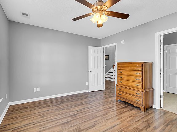 5th image of 2111 Razorback Ln