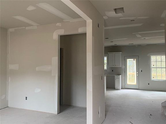 4th image of 82 Cherrywood Ct