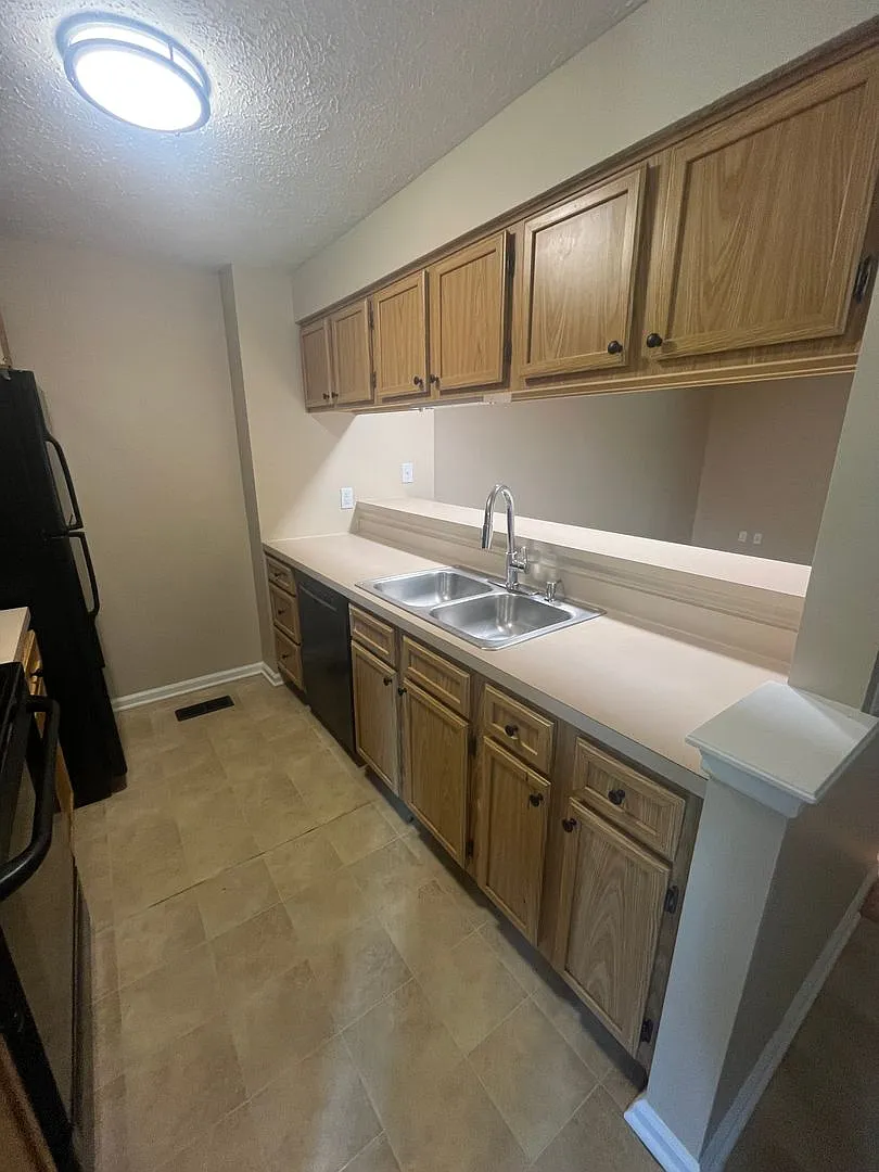 Move-in Ready 3 Bed Townhome in Sought After Fairport Area — Photo 3