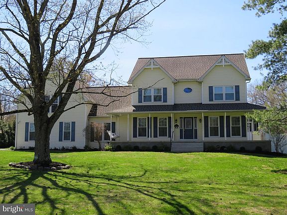 2nd image of 10 Spring Hill Ln