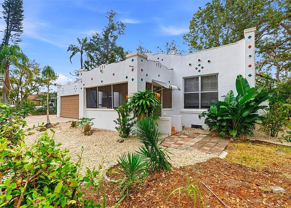 1st image of 1706 4TH AVENUE E