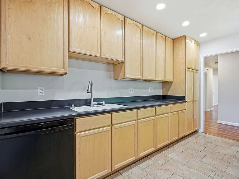 1835 Sandalwood Dr — Photo 3