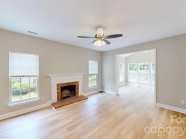 107 Stonemason Ct — Photo 3