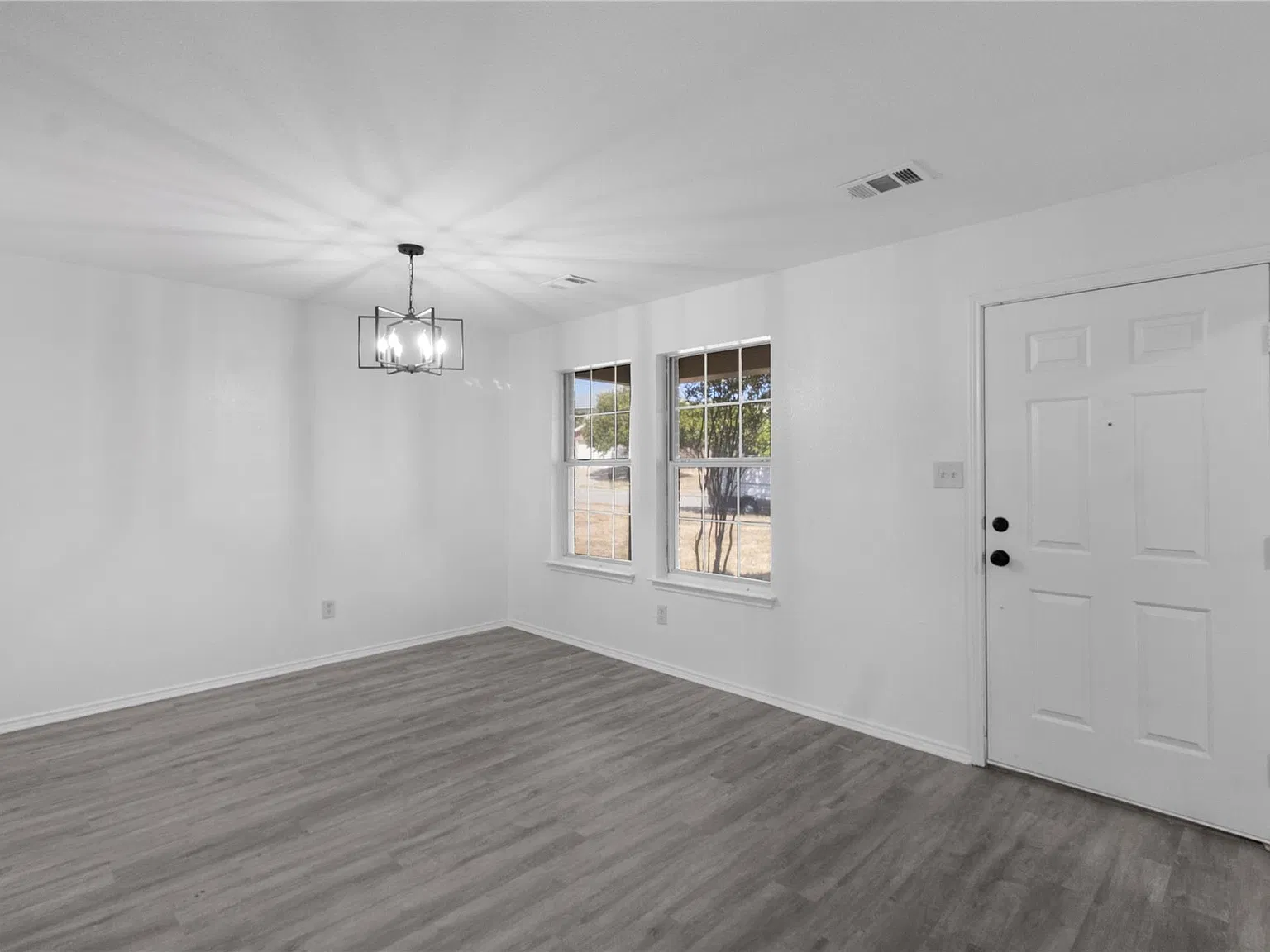 5 bed, 2764 sqft, $2,750 — Photo 3
