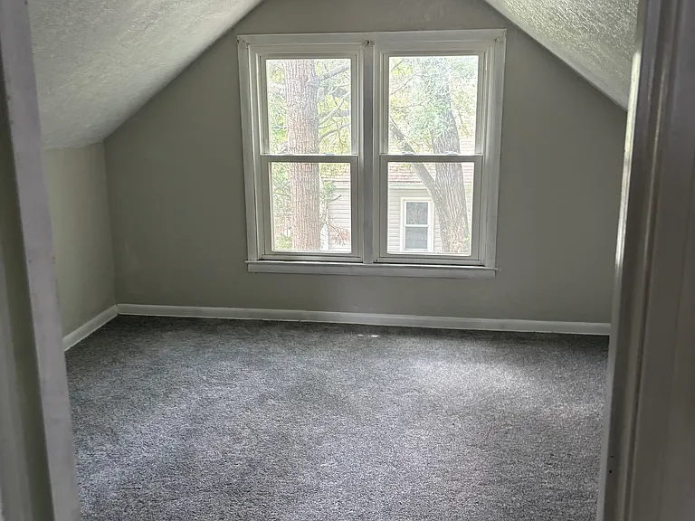 1407 Arlington Dr — Photo 7
