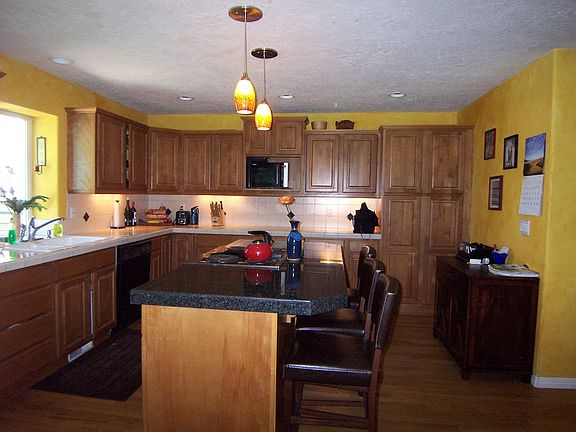 Expansive kitchen