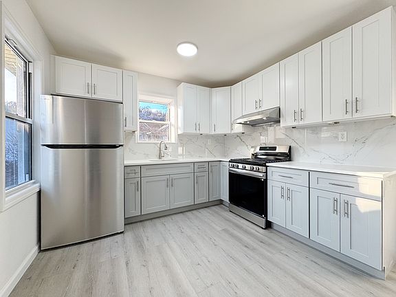 5th image of 270 Gordon St Floor 2