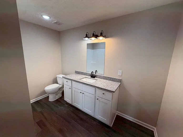 100 Crestview Dr — Photo 18