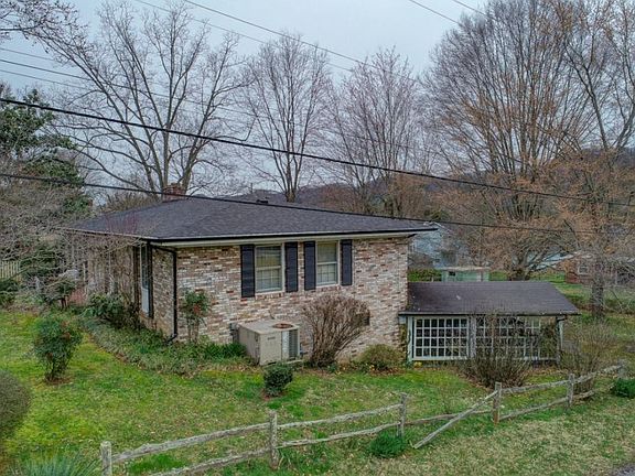 4th image of 609 Douglas Dr