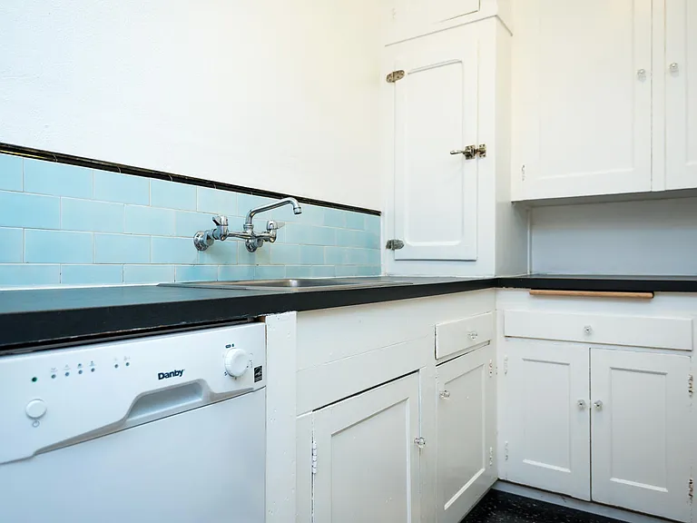 Metropolitan Apartments — Photo 14