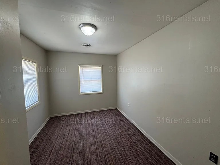 1101 E Hoch — Photo 7