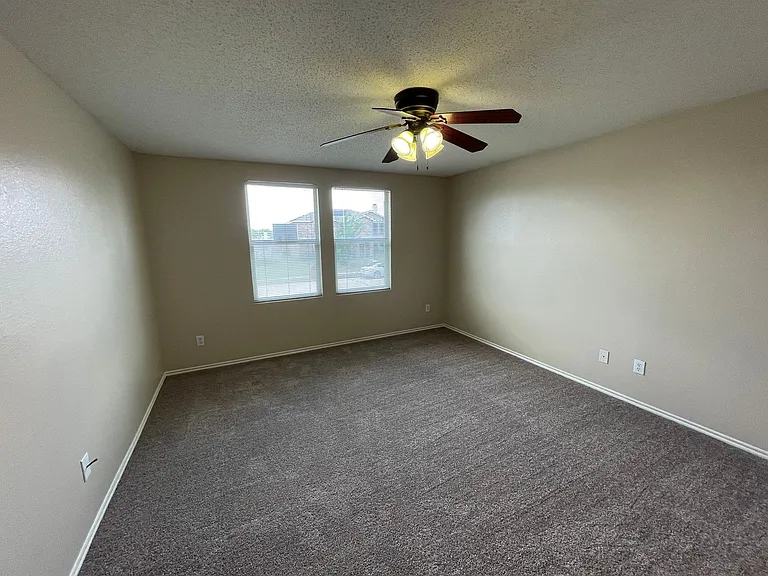 2912 Crimson Clover Dr — Photo 17