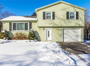 35 Ainsworth Ln, Rochester, NY 14624