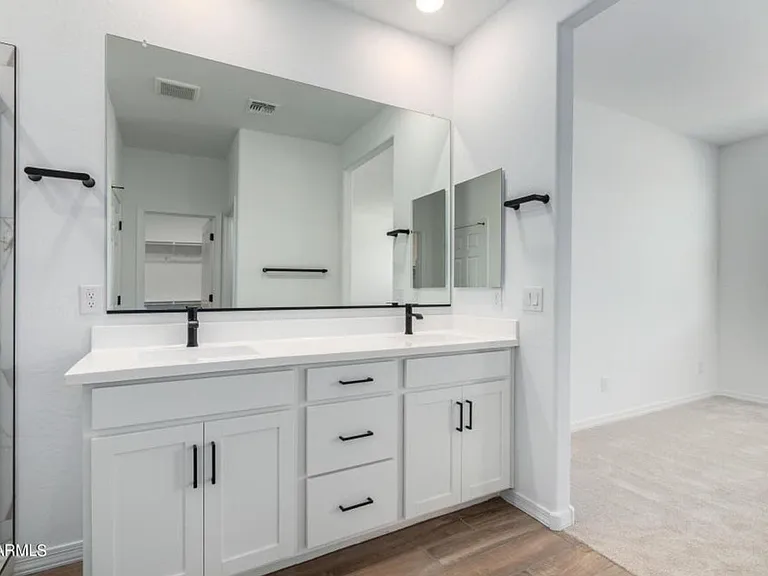 17318 W Surrey Dr — Photo 26