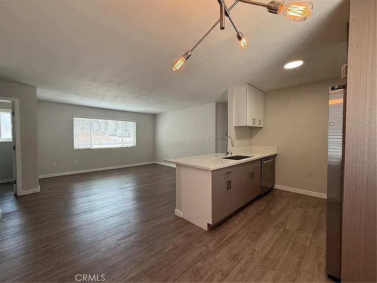 404 N Broadway #6 — Photo 3