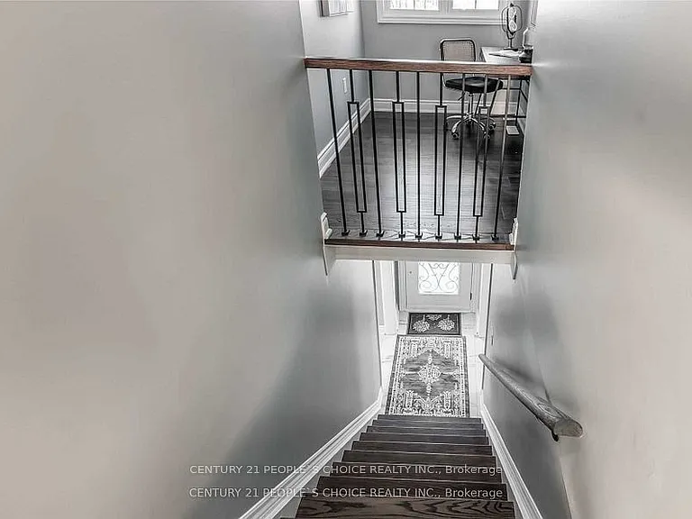1226 Oxford Ave — Photo 5