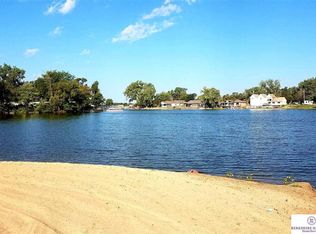 17212 Buttons Dr, Bellevue, NE 68123